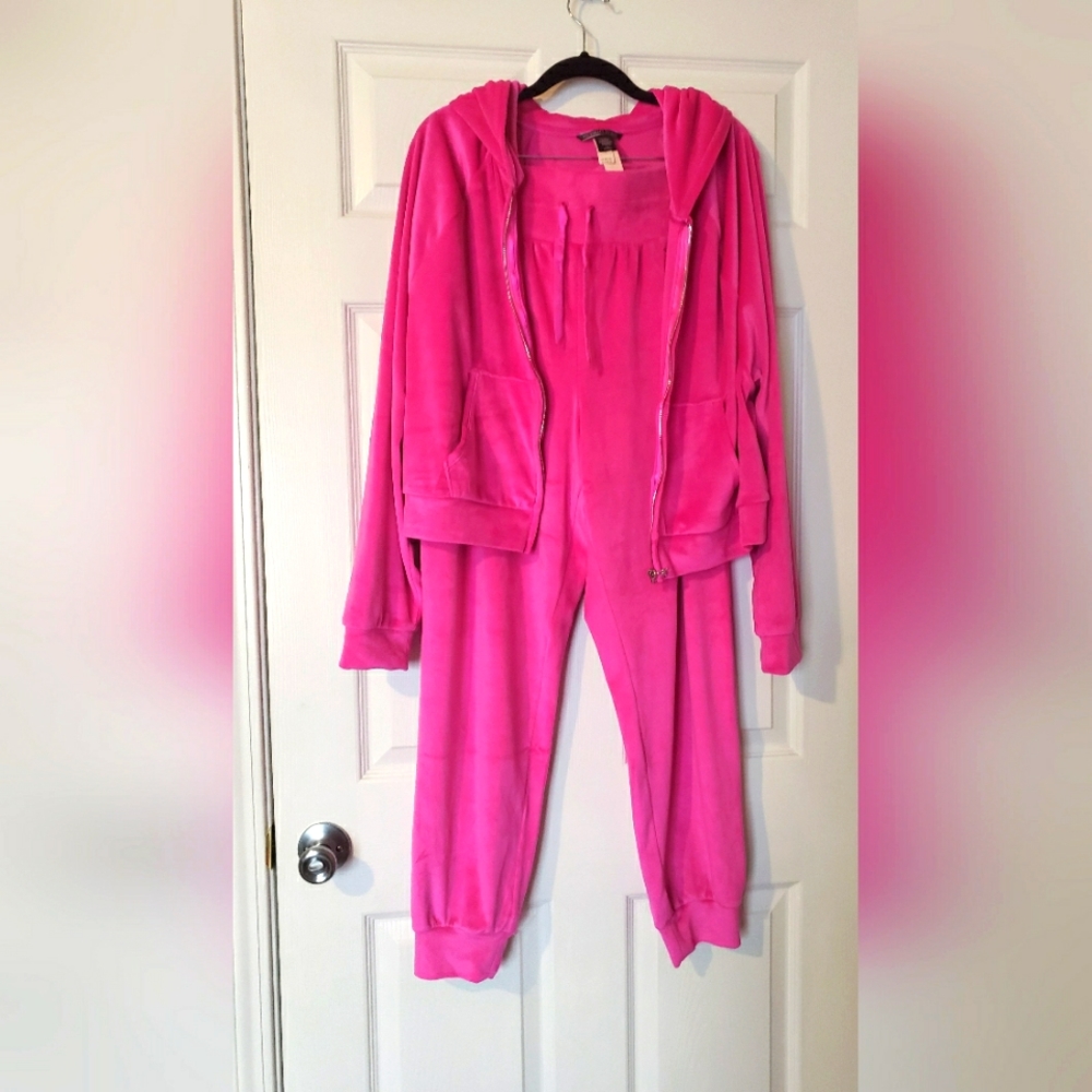 VS 2 piece Pink velour sweatsuit.